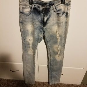 Distressed strech denim jeans